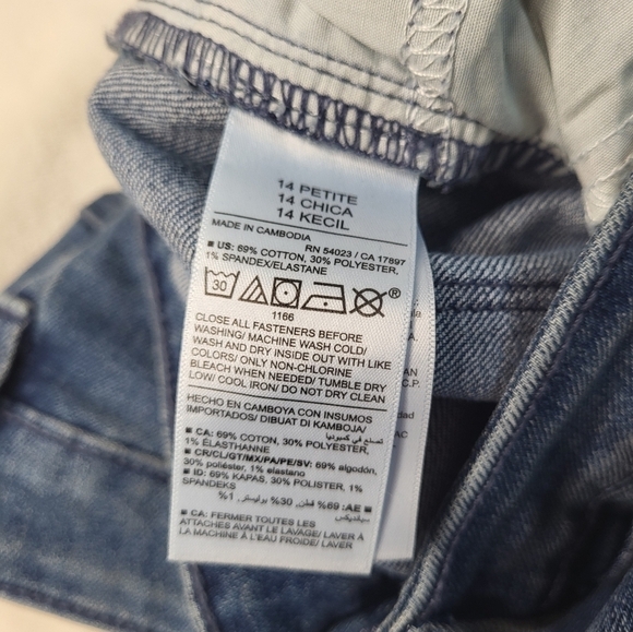 Old Navy WOW Straight Highrise Petite Jeans. Size 14P - Picture 5 of 8